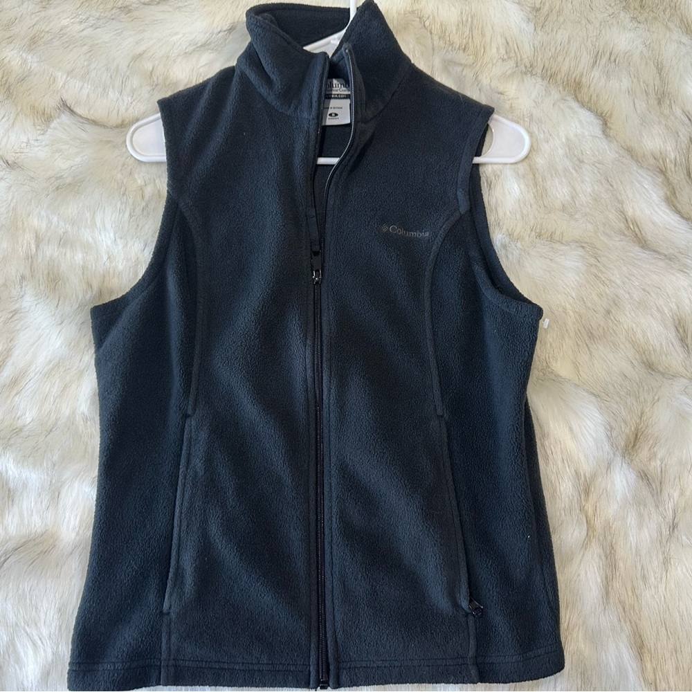 Columbia Vest in Black